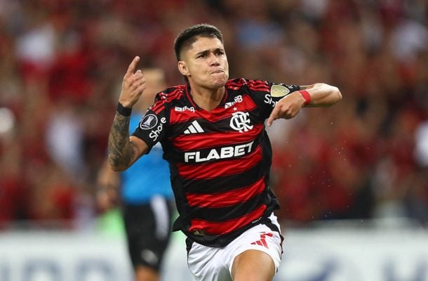 Luiz Araújo aproveita chance como titular e ganha voto de confiança no Flamengo