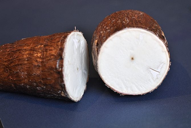 Mandioca em forma de gente causa espanto; saiba tudo sobre a iguaria