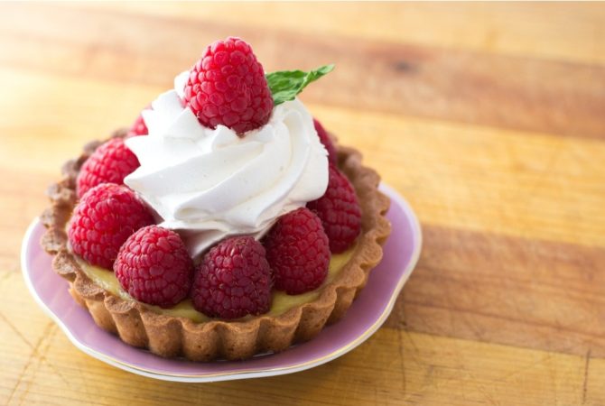 Por que comer muito doce pode causar enjoo e tontura?