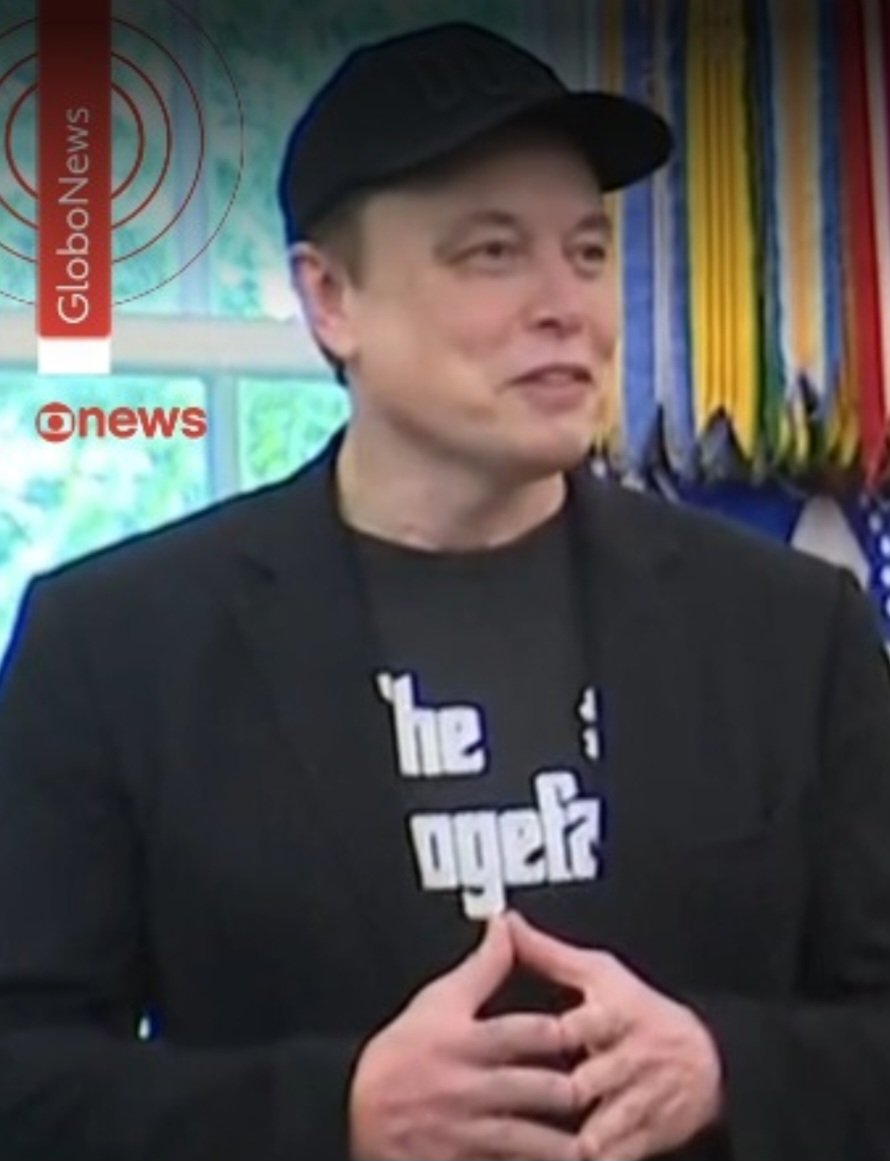 Ao ser questionado sobre o olho roxo, Musk disse que foi o filho de 5 anos que lhe socou numa brincadeira. O garoto se chama X. -Reprodução de vídeo 