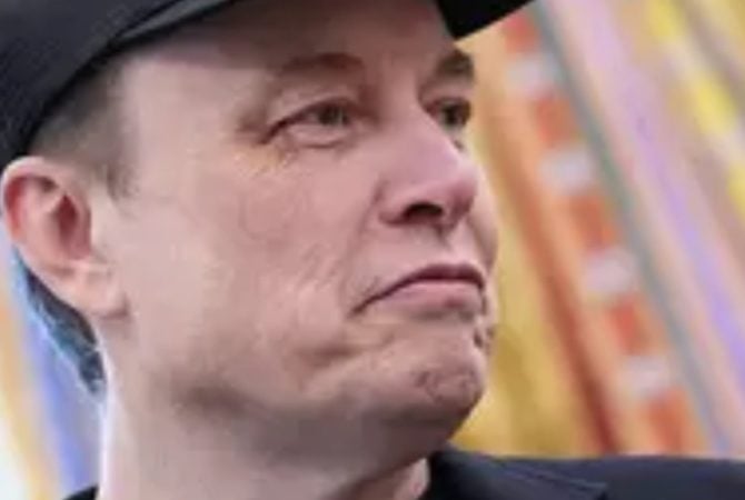 Homem mais rico do mundo aparece de olho roxo e ‘culpa’ filho de 5 anos, chamado de X