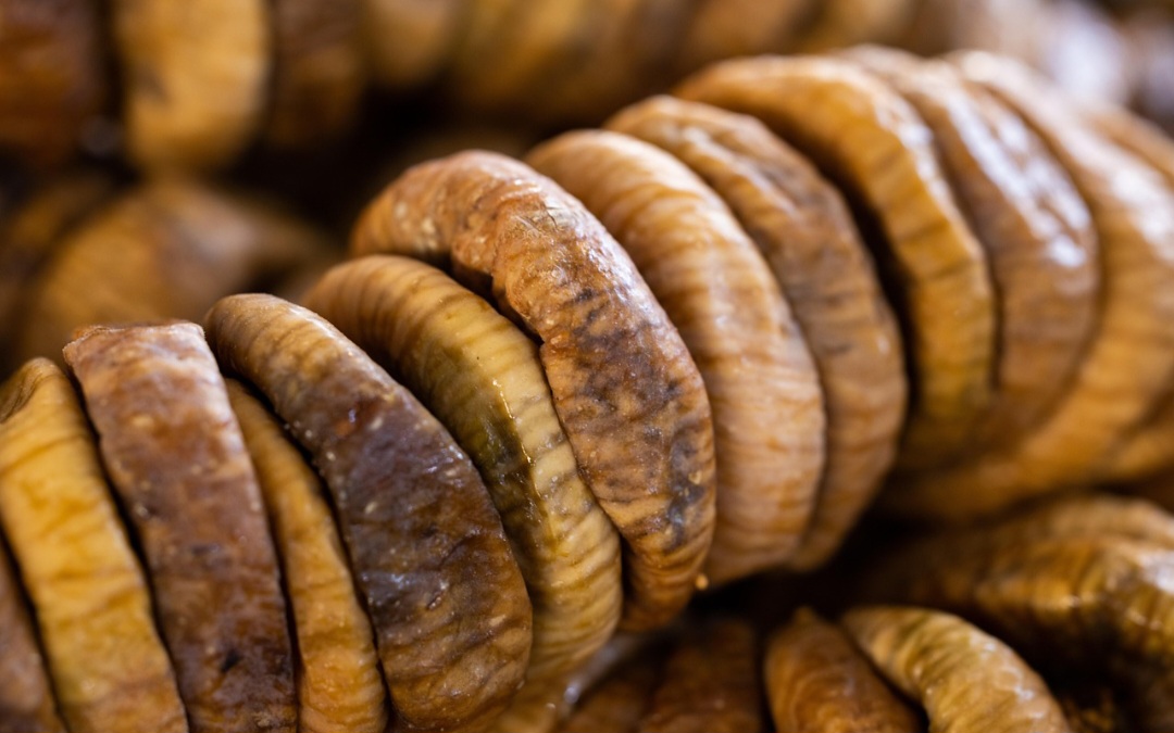 Possui alto poder antioxidante e vitaminas A, B1, B2, C, K e E em sua composição. Inclusive na versão seca. Ele tem ação laxativa suave e auxilia no combate a inflamações do sistema respiratório.
