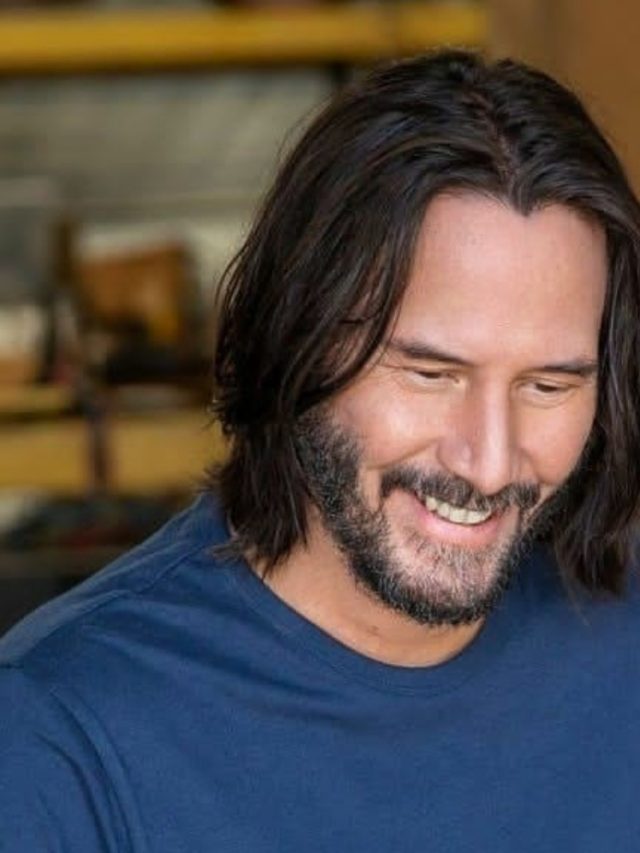 Keanu Reeves faz 61 anos em ótima fase no cinema e no amor