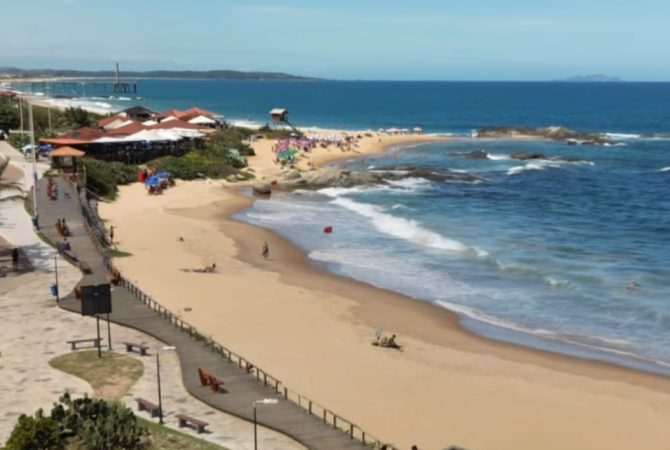 Pra quem não viu: Banhistas são atacados na praia por cardume de peixe-espada