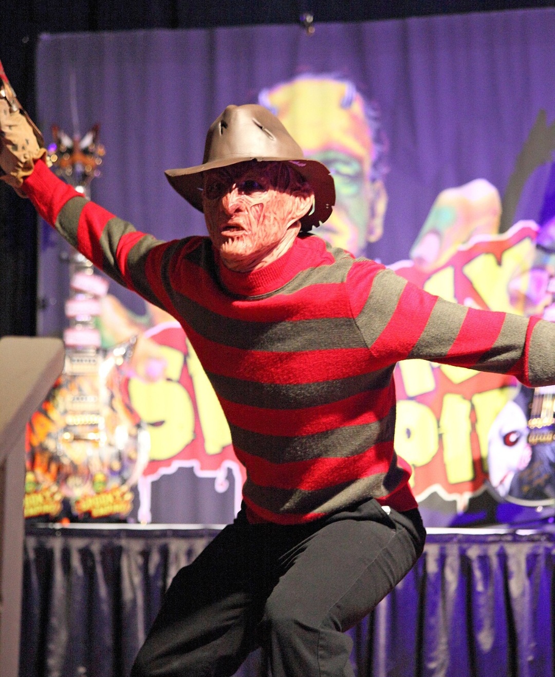 Esse elemento foi fundamental para que as pessoas lembrassem e identificassem o vilão com maior facilidade. Uma sensação para cosplay.