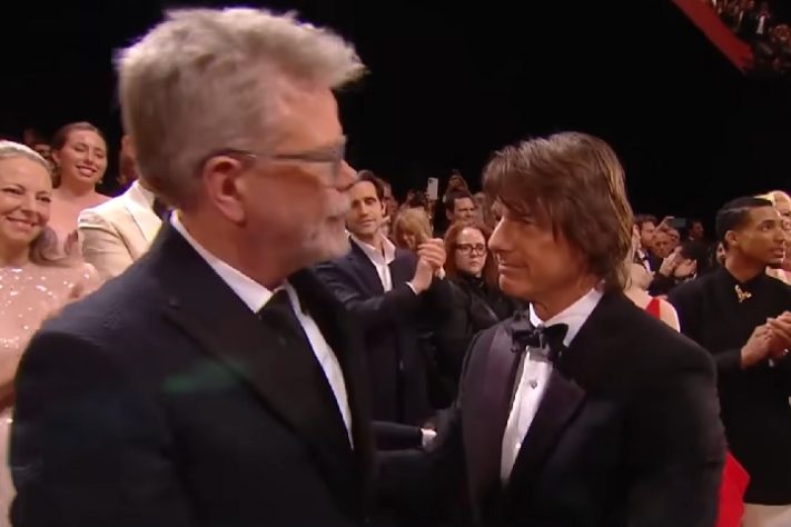 Tom Cruise sendo ovacionado em Cannes