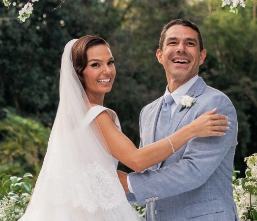 Isis Valverde: após badalada festa de casamento, atriz exibe anel luxuoso