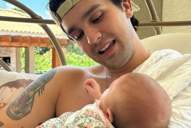 Luan Santana encanta web ao lado da filha Serena