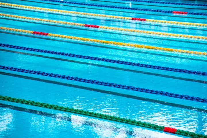 Jovem nadador fica paraplégico após se chocar com outro atleta