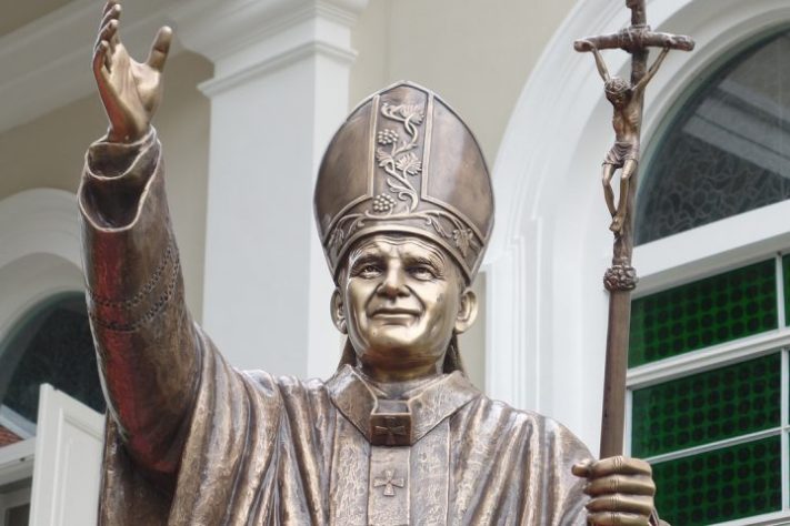 Estátua papa