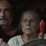 Rodrigo Santoro e Denise Weinberg no filme "O Último Azul"