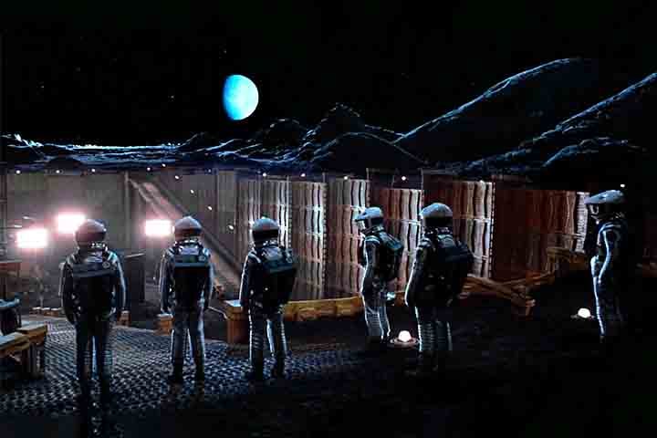 O primeiro deles é "2001: Uma Odisseia no Espaço", de 1968. Dirigido por Stanley Kubrick, este clássico da ficção científica é conhecido por seu ritmo contemplativo, poucos diálogos e forte carga simbólica.