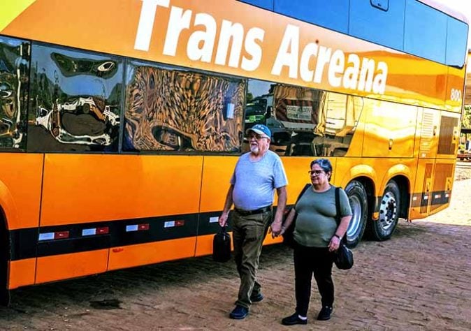 Trata-se da rota Transoceânica, operada pela Trans Acreana - Viagem de ônibus mais longa do mundo - Secom