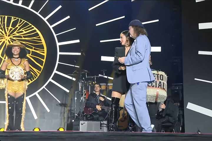 Alceu Valença concorria também na categoria “Álbum” pelo disco “Bicho Maluco Beleza - É Carnaval”, lançado em janeiro de 2024. Porém, a premiação ficou com “Mariana e Mestrinho”, de Mariana Aydar e Mestrinho.
