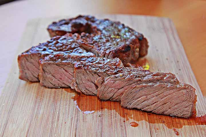 A Autoridade Europeia para a Segurança dos Alimentos (EFSA, na sigla em inglês) estabeleceu recomendações para a ingestão de colina: 400 mg para adultos e 480 mg e 520 mg para mulheres grávidas e lactantes.