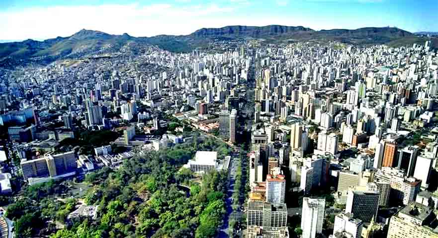 Esse ambiente industrial diversificado tem impacto direto na geração de empregos e na movimentação econômica da cidade e da região.