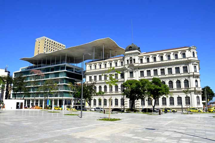 A Escola do Olhar é um projeto que forma professores e promove cursos, workshops e palestras para toda a comunidade. 
