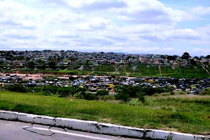 Esse dinamismo econômico coloca Contagem entre os maiores PIBs de Minas Gerais, contribuindo para a integração da cidade aos fluxos comerciais e de serviços da Região Metropolitana.