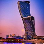 Capital Gate - Abu Dhabi, Emirados Árabes - Reprodução do Instagram @andazabudhabi