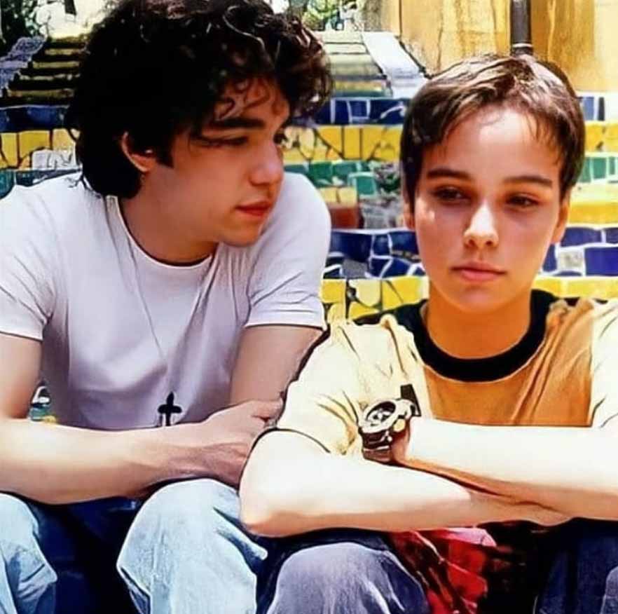 Sua ascensão na TV Globo começou em 1999 com a minissérie "Chiquinha Gonzaga", e em pouco tempo virou ídolo teen com personagens como Rafael, o anjo da novela "Um Anjo Caiu do Céu" (foto), de 2001.