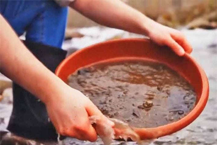 Mais de 64 toneladas de ouro é descoberta no Rio Indo, próximo à cidade de Attock, Paquistão ´Reprodução do Youtube Canal ET NOW