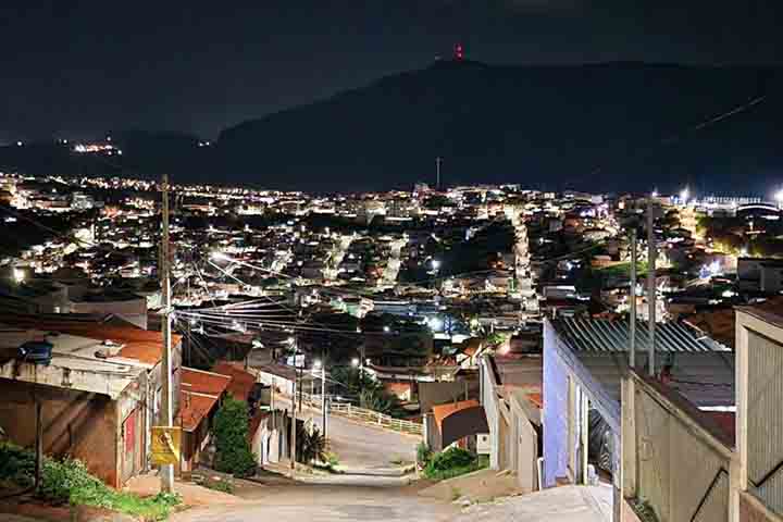 <p>Ouro Branco, mesmo sem a fama de sua vizinha mais ilustre, tem um papel importante na formação histórica da região e segue cultivando suas raízes, sem abrir mão do desenvolvimento que veio com os tempos modernos.</p>
