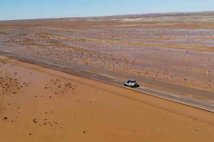 Essa rota pela Highway 1 é considerada uma das maiores aventuras rodoviárias do planeta, passando por praias, cidades grandes, desertos do Outback e florestas tropicais.