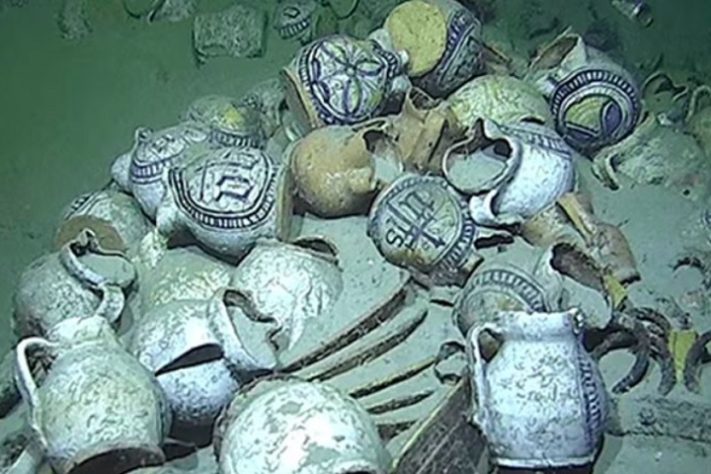 Arqueólogos descobrem navio mercante do século 16 no fundo do Mar Mediterrâneo