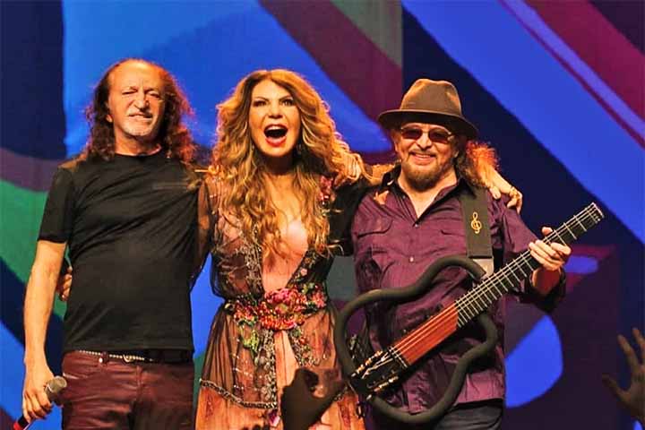 No ano seguinte, o pernambucano partiu para o Rio de Janeiro ao lado de Geraldo Azevedo, seu amigo que também se tornaria um músico nordestino célebre em todo o território nacional. 
