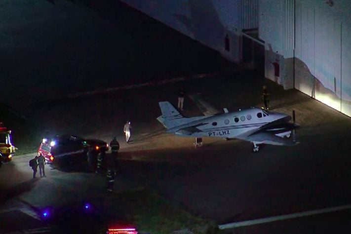 Apresentadora Lívia Andrade vive momentos de tensão durante voo de avião
