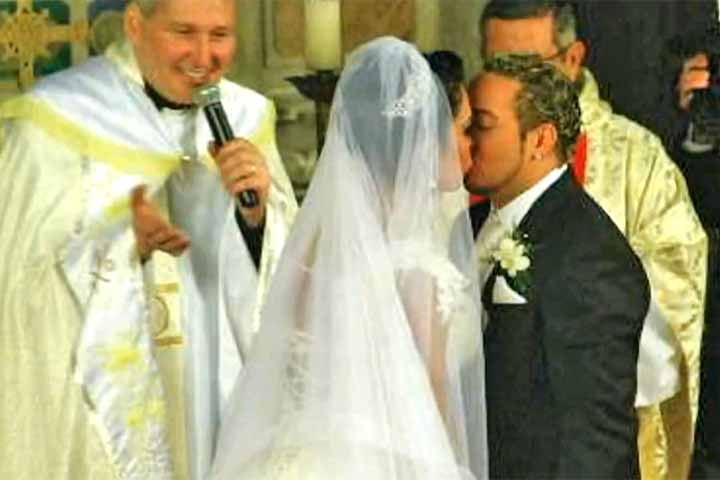 Casamentos de famosos, como os dos atores Claudia Raia e Alexandre Frota, em 1986, e do cantor Belo com a modelo Gracyanne Barbosa, em 2012, tiveram lugar na Candelária. Este último foi celebrado pelo Padre Marcelo Rossi.

