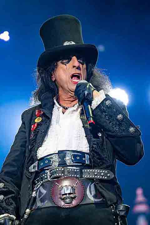 Aos 77 anos, ele exibiu o vigor que caracteriza suas performances desde dos anos 1970, à época com a banda que se chamava originalmente Alice Cooper. -Stefan Brending/Wikimédia Commons