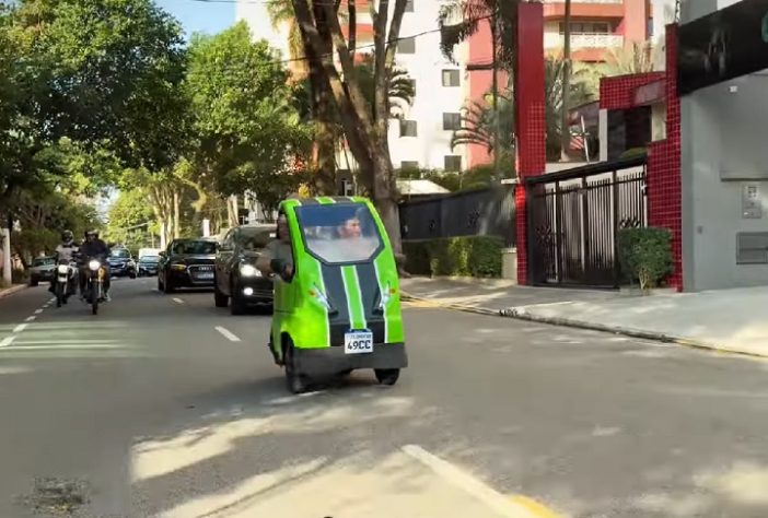 Brasileiro quer entrar para o Guinness Book após construir 'menor carro do mundo'