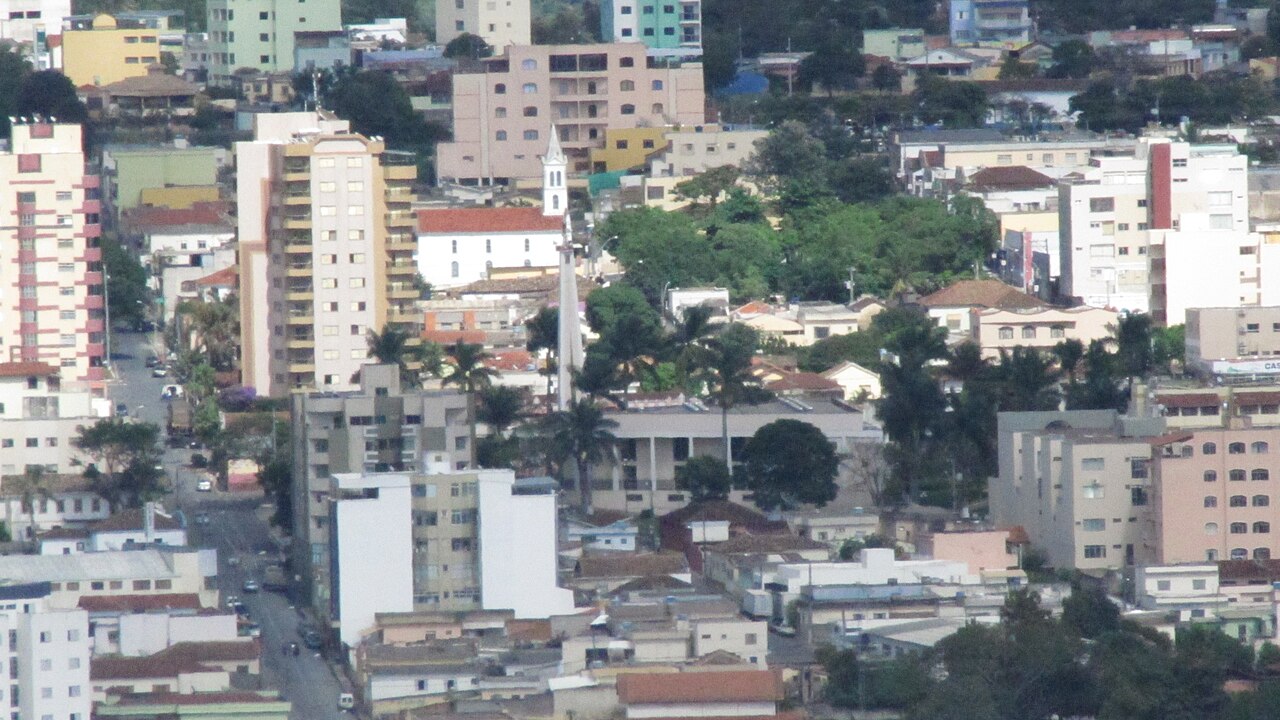 Santo Antônio do Monte (MG)
Localizada no Centro-Oeste de Minas Gerais, tem cerca de 28 mil habitantes e é conhecida como a "capital dos fogos de artifício". A devoção ao padroeiro movimenta celebrações religiosas e culturais.