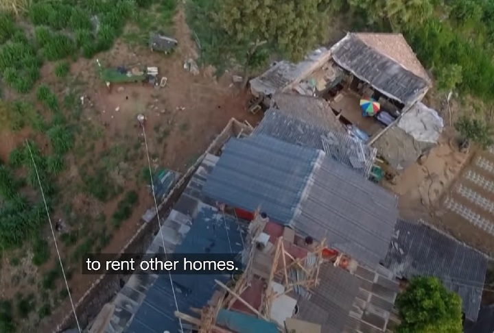 Tudo começou em 2018, quando o governo destruiu grande parte da aldeia onde Chen vivia, na província de Guizhou, no sudoeste da China, para dar lugar a um complexo turístico.