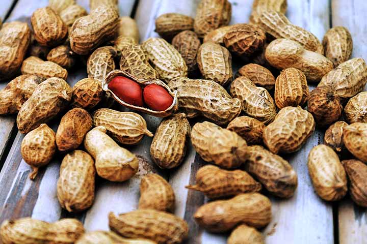 Da mesma forma, pesquisas descobriram que pessoas com maior ingestão de colina na alimentação costumam ter densidade óssea mais alta. Um indicador de ossos fortes e saudáveis, com menor risco de fraturas.