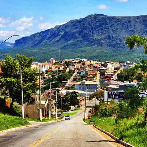 <p>Quem passa por lá encontra uma cidade que sabe valorizar o passado, respeitar o presente e olhar para o futuro com os pés fincados no chão mineiro.</p>
