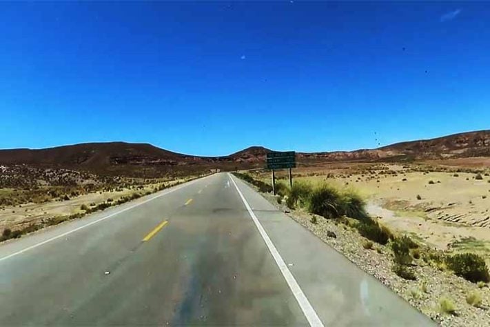 Um dos trechos mais impressionantes é a passagem pelo Altiplano Boliviano - Viagem de ônibus mais longa do mundo - Reprodução do Youtube