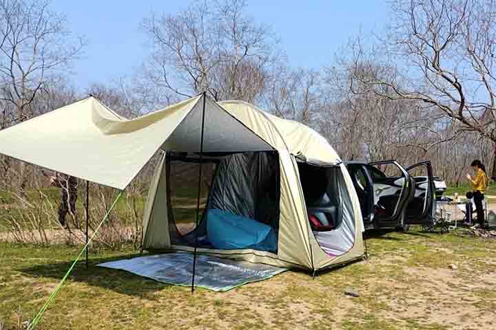 Carros do segmento SUV (com tenda) ou motorhome, são essenciais para se ter conforto.