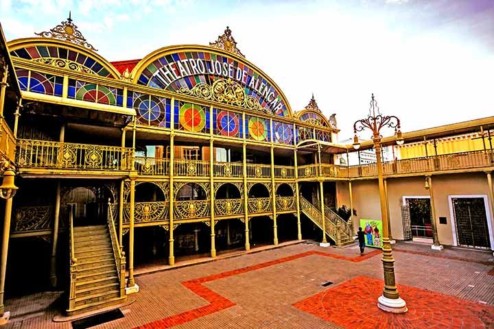 Mas Fortaleza vai muito além dos bons indicadores ecológicos. Rica em cultura, história e belezas litorâneas, a cidade oferece uma infinidade de experiências inesquecíveis aos visitantes.