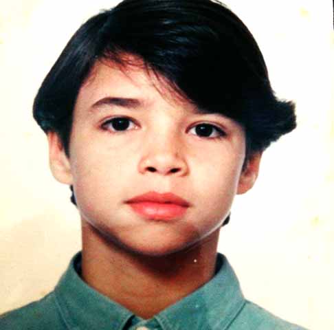 Aos oito anos, começou a atuar em comerciais de TV, tornando-se um dos rostos infantis mais requisitados da publicidade brasileira. Em 1991, estreou na teledramaturgia com participações no programa "Mundo da Lua", da TV Cultura.