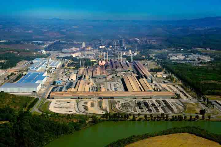 <p>A presença da Gerdau Açominas, uma das maiores siderúrgicas do país, faz com que Ouro Branco se destaque no cenário industrial de Minas Gerais, gerando empregos e movimentando a economia local.</p>
