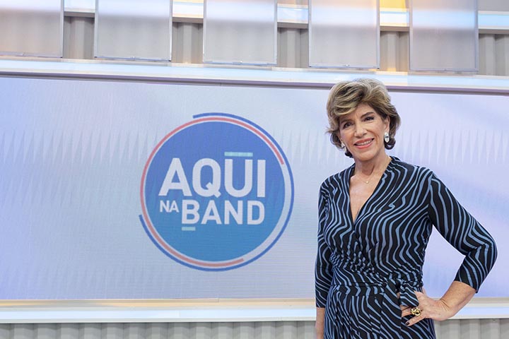 A atração intitulada de "Aqui na Band" não teve o sucesso esperado, e a apresentadora foi comunicada, em 2020, sobre sua demissão. A surpresa foi geral, tanto que ela desabafou nas redes sociais ao questionar se foi uma puxada de tapete.