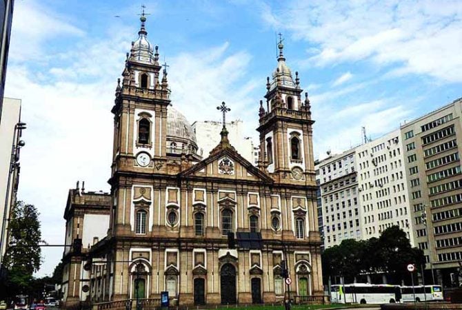 Igreja da Candelária faz 250 anos; lugar de fé e ponto de manifestações