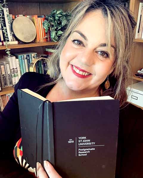 A soprano gaúcha ganhou o título de MBE - Membro da Ordem Mais Excelente do Império Britânico, em tradução livre do inglês -, uma das mais altas distinções da monarquia local.
