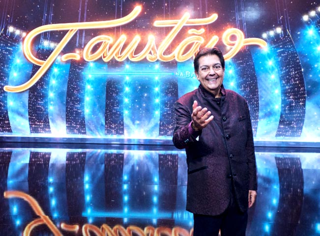 Mais surpreendente ainda foi o retorno de Fausto Silva Ã  Band, onde esteve no inÃ­cio da carreira. Contudo, por motivos de saÃºde, ele nÃ£o conseguiu continuar Ã  frente da atraÃ§Ã£o semanal, visto que passou por um transplante de coraÃ§Ã£o. 