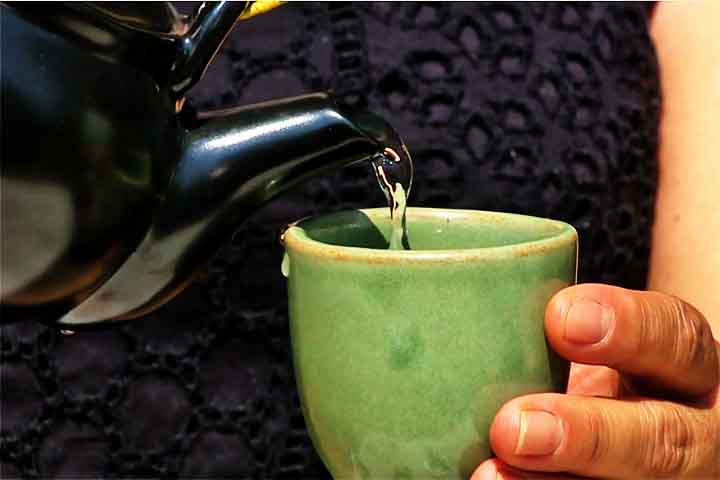 As folhas dessa planta podem ser usadas para preparar chás e compressas, por exemplo, ou ainda encontrada na forma de cápsulas.