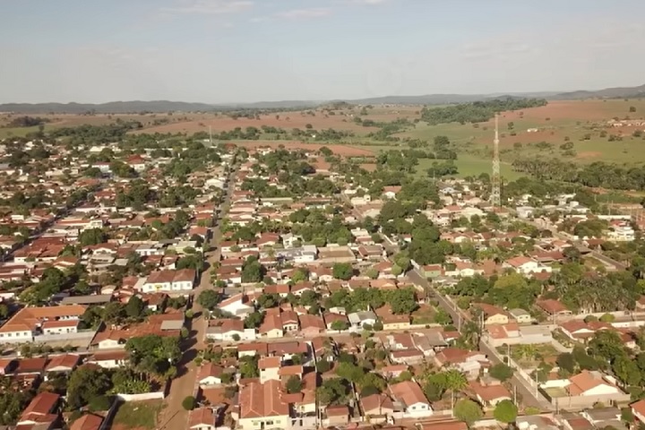 Palmelo fica situado no sudeste do estado de Goiás, a cerca de 125?km de Goiânia e 246?km de Brasília.