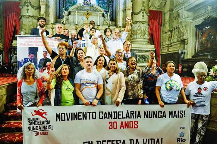 Na noite de 23 de julho de 1993, a igreja foi o centro de um dos episÃ³dios mais violentos e trÃ¡gicos da histÃ³ria da cidade, conhecido como Chacina da CandelÃ¡ria. 
