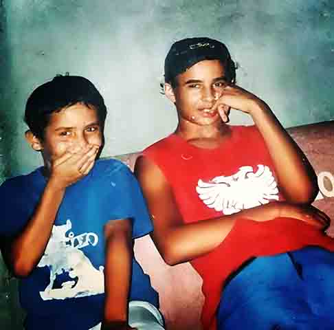 Nascido em 04/10/1994, Matheus é natural de Itapuranga, em Goiás, assim como seu irmão mais velho Kauan,que nasceu em 07/12/1988. 

- Reprodução do Instagram @matheusekauan